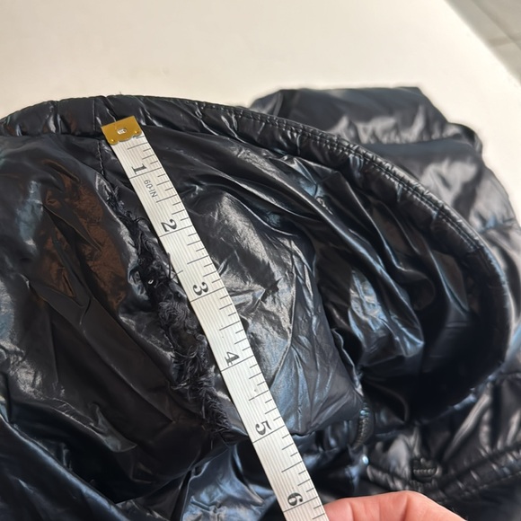 Orolay-90% down shiny black hooded ski vest with 4 front outer pockets.Size M - Picture 12 of 16